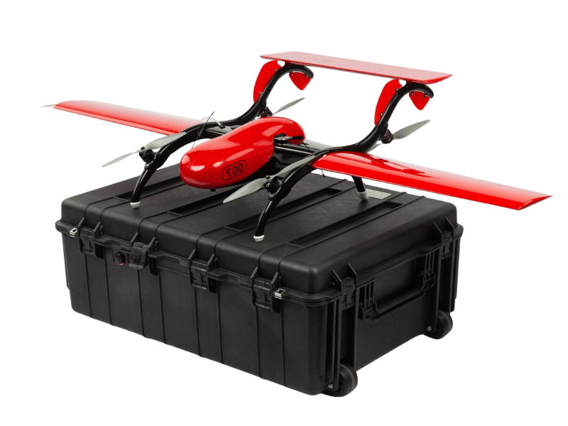 Czerwony dron na profesjonalnej walizce ochronnej