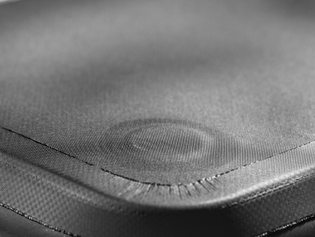 Wbudowana metalowa płyta do bezpiecznego mocowania magnetycznego