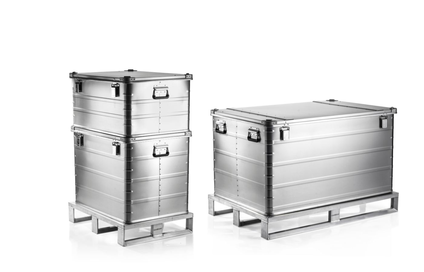 GUARDIQUE™ AluPallets palety aluminiowe ze skrzyniami AluVault zamontowanymi