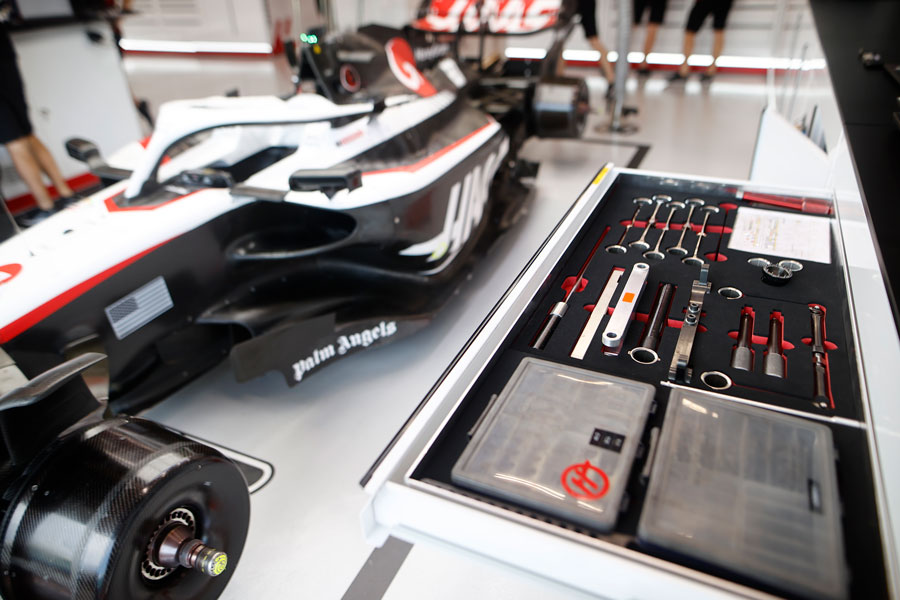 MoneyGram Haas F1 Team Guardique